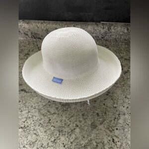 Wallaroo Petite Victoria Sun Hat Packable Drawstring white straw beach pool
SPF